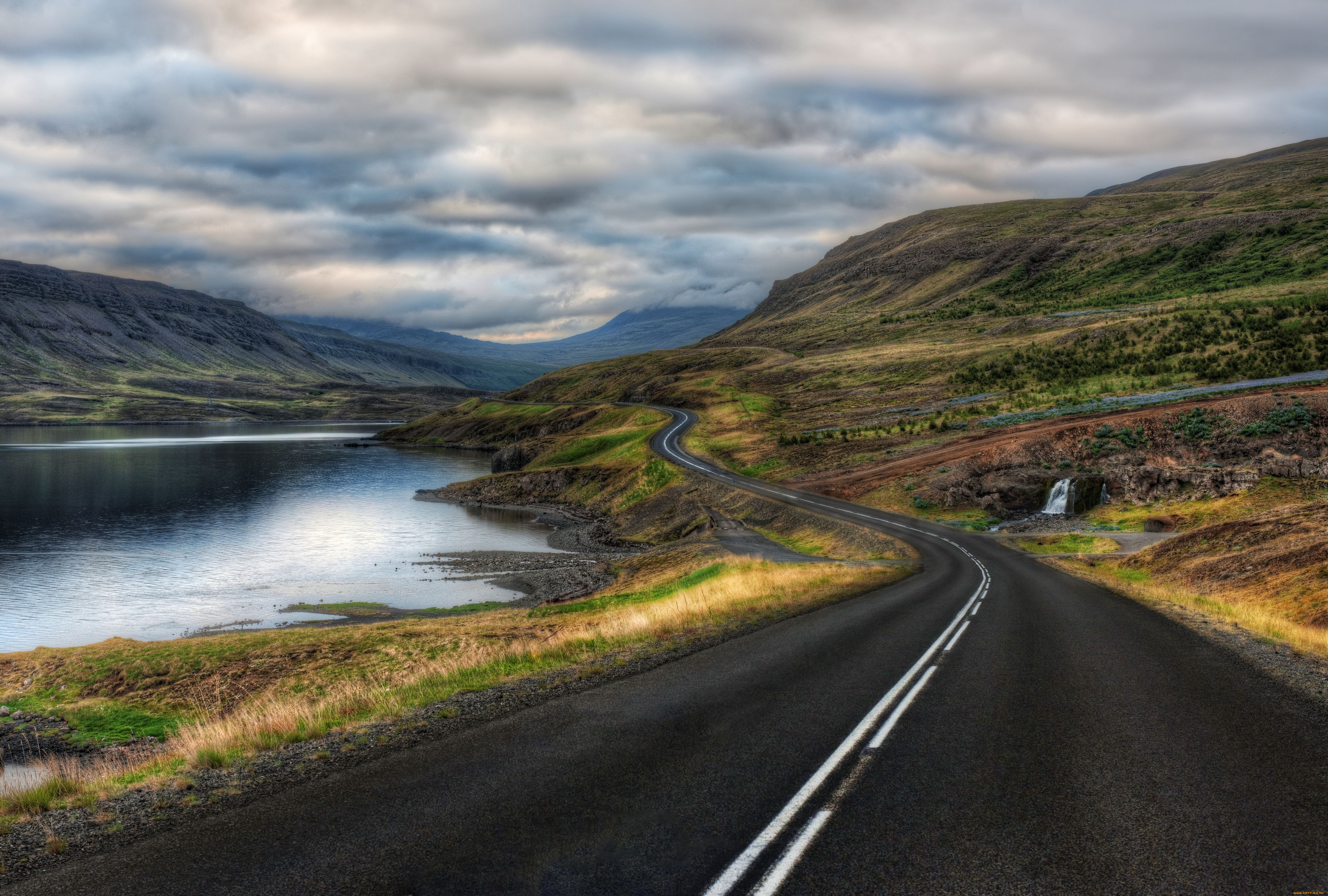 River highway. Исландия холмы. Норвегия автострады. Шотландия природа дорога Извилистая. Дорога в гору.